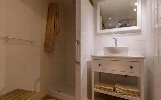 Charming holiday home in Ségur-le-Château with parking
