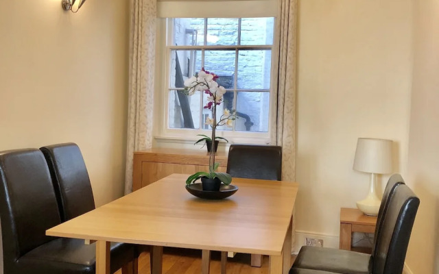 Buckingham Palace View Apartment