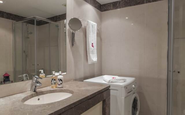 Rent4Rest Estoril Beachfront Apartments