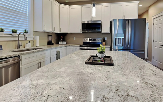 Mins to Downtown Rookwood Retreat 1y 2