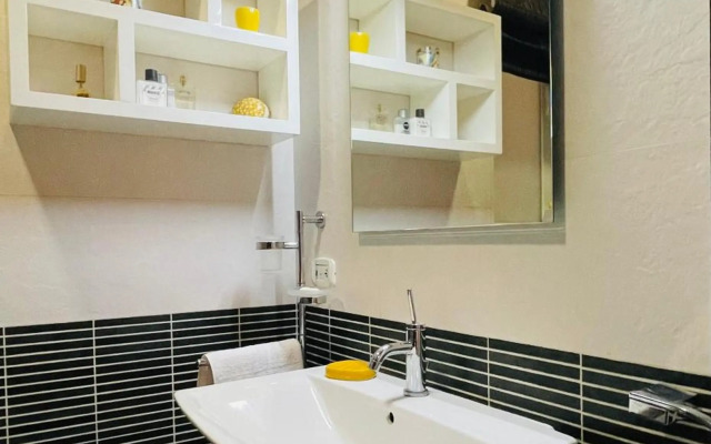 Valletta Collection - Merchant Str Apartment with large yard