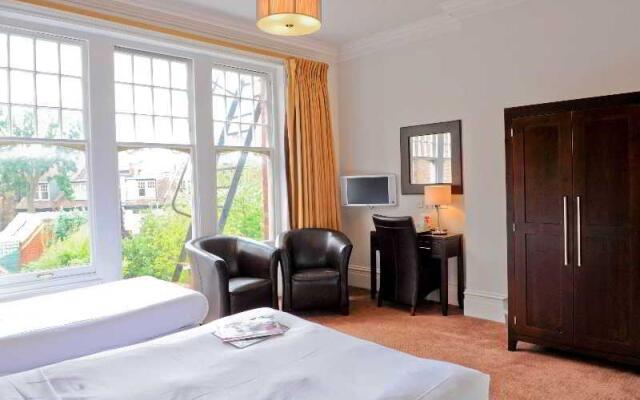 Raglan Hotel