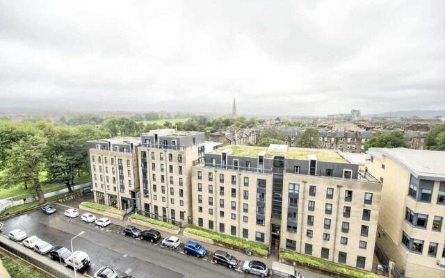 Guestready - Stylish Top Floor Apartment in the City Centre