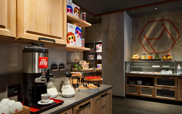 The Modernist Hotel