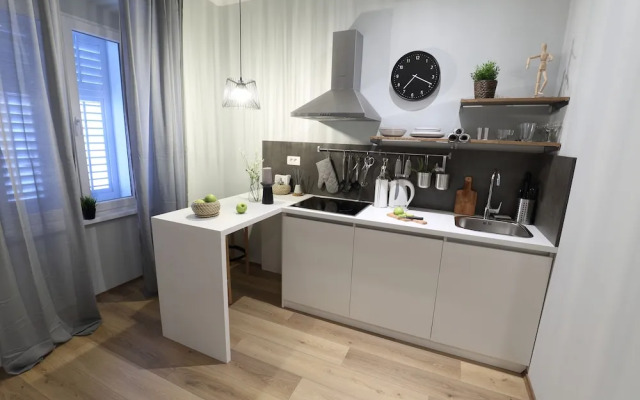 Deluxe Adria Square Studios