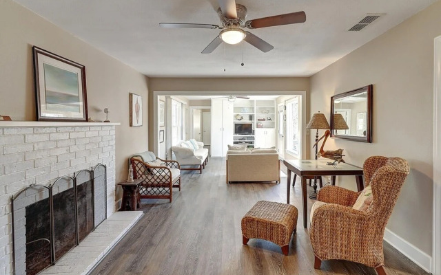 Rockport Blue Crab Bungalow Close to City Attractions by Redawning