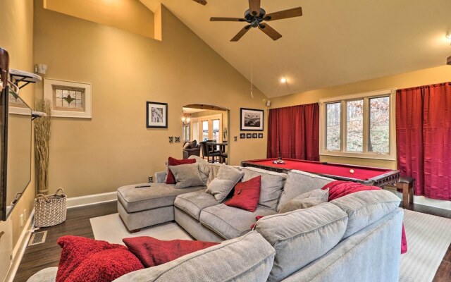 Cozy Conyers Cabin w/ Fireplace & Pool Table!