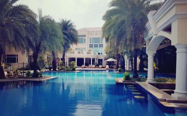 The Palms - Town & Country Club