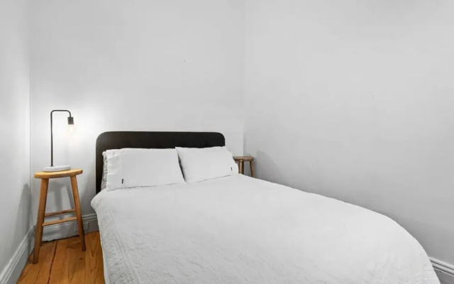 Charming 2-bed Town House Near Market