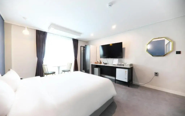 Jeonju Junghwasan-dong Guardian Angel