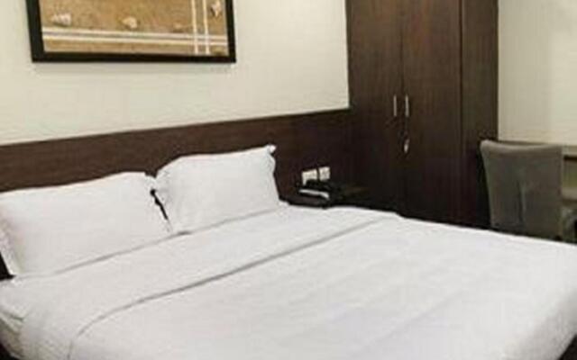 OYO 15729 Royal Stay