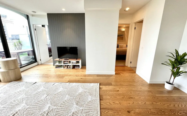 Readyset Apartment on Emerald