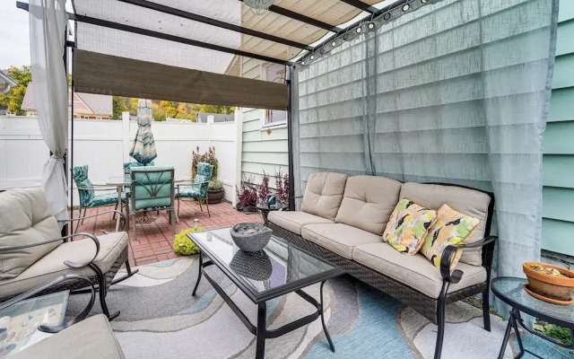 Grill, Dine & Relax Outside: Home in Tyrone!