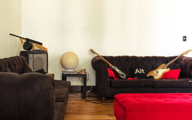 Hostal Irreal - Hostel