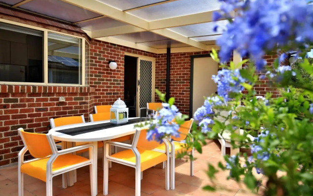 The Crescent - Pet Friendly - 1 Min To Beach