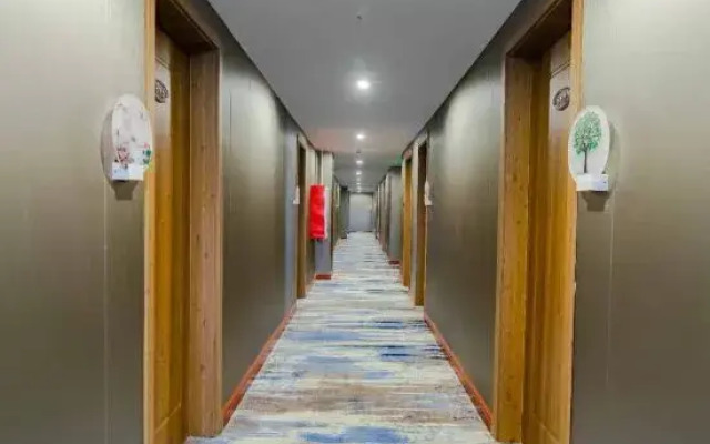BoYue Hotel (Yiwu International Trade City)