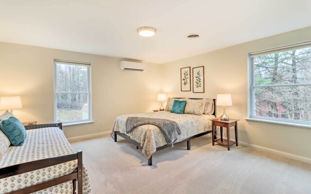 Blakeslee Home w/ Private Hot Tub, 5 Mi to Skiing!