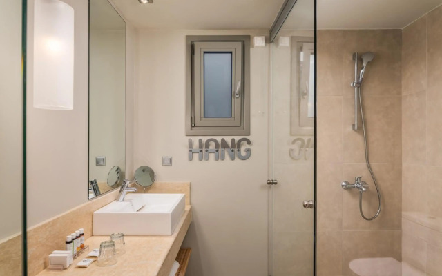 Ino Hotel & Suites