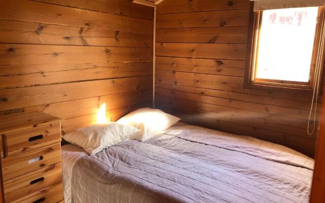 Three Rooms stuga i stugby near National Park