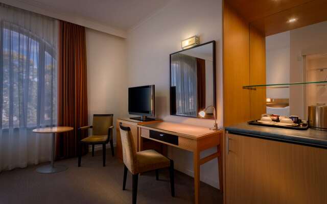 Best Western Plus Travel Inn Hotel