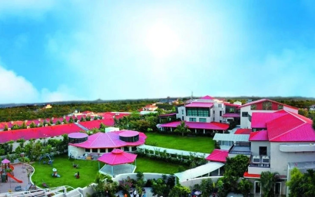 Leonia Holistic Destination