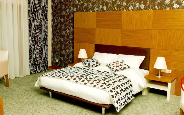 Grand Nur Plaza Hotel