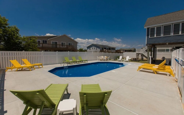 Hang Ten - 10 Br Home