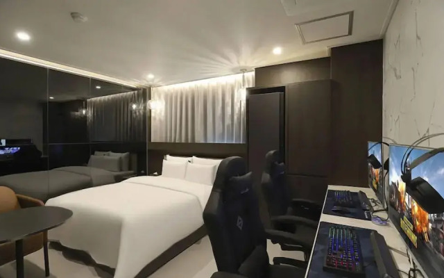 Rosy Hotel