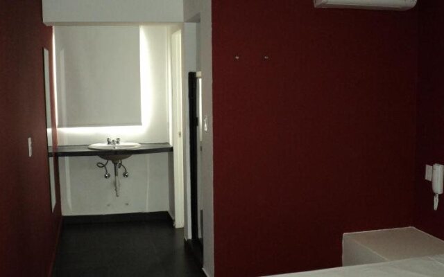 Hotel Red Room