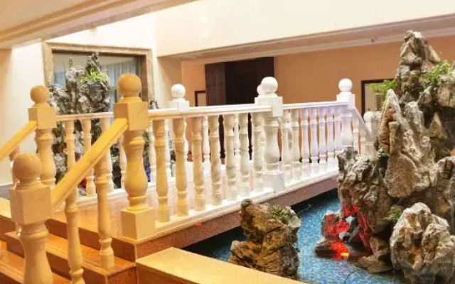 Xinhua Theme Hotel