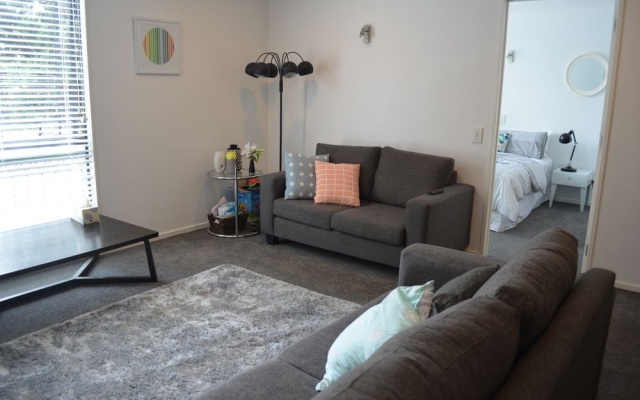 Peaceful Two Bedroom Apartment – Guest Rooms – Auckland
