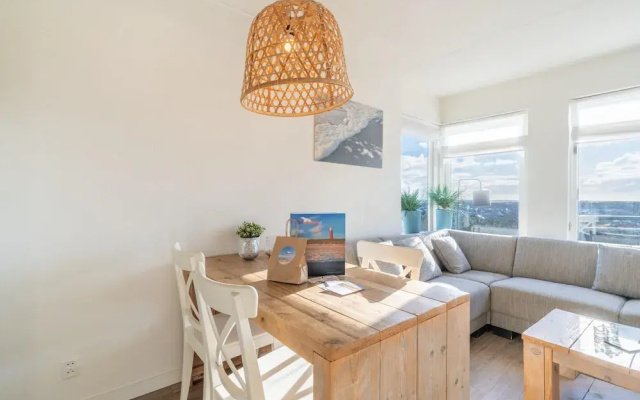 4-person Apartment With Island View