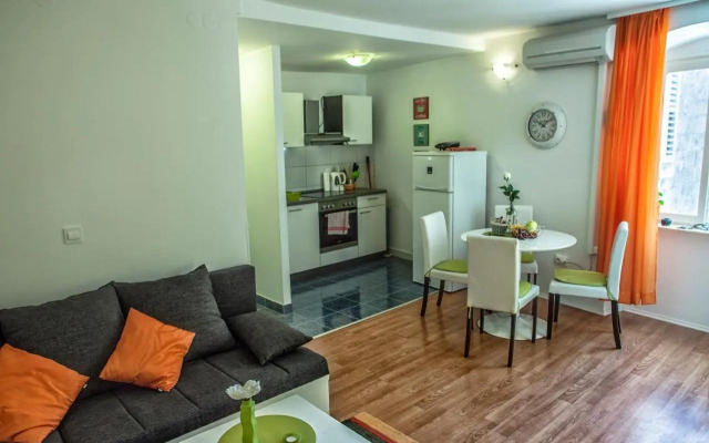 West Wall Apartment