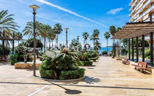 Modern 1 BR apartement in very center of Marbella.