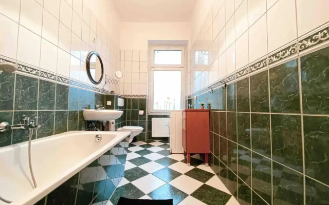 Altbau-Schmuckstück an der Karli mit riesigem Balkon