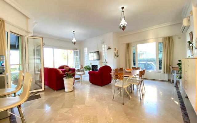 4 Bedroom Deluxe Villa with Mountain and Sea View