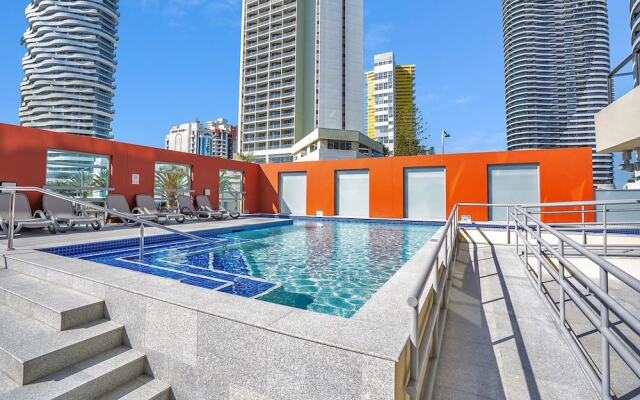 Stylish Apartment With Views