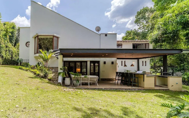 w Incredible 5BR House w Jacuzzi in El Poblado