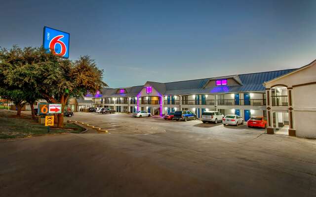 Motel 6 Fort Worth, TX - White Settlement