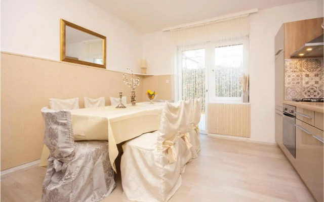 Three-Bedroom Apartment in Brodarica