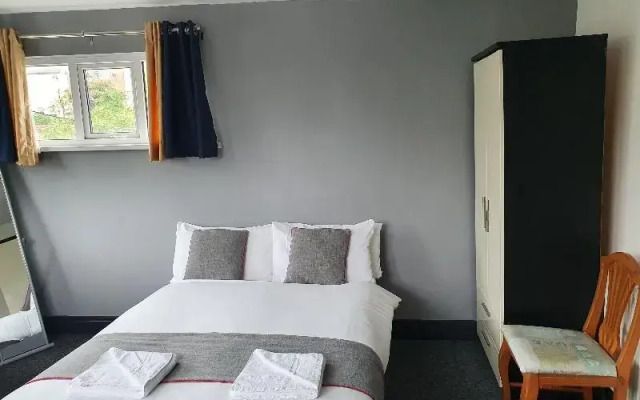 OYO Devine Beach Hotel, Westcliff Southend-On-Sea