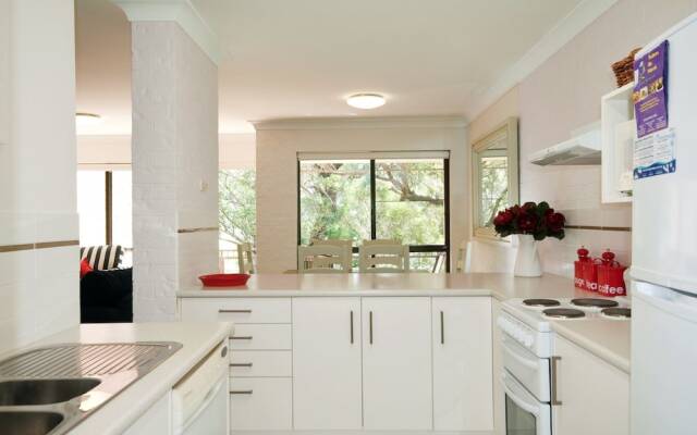 Nicholli, Bay Parklands, Unit 35/2 Gowrie Avenue