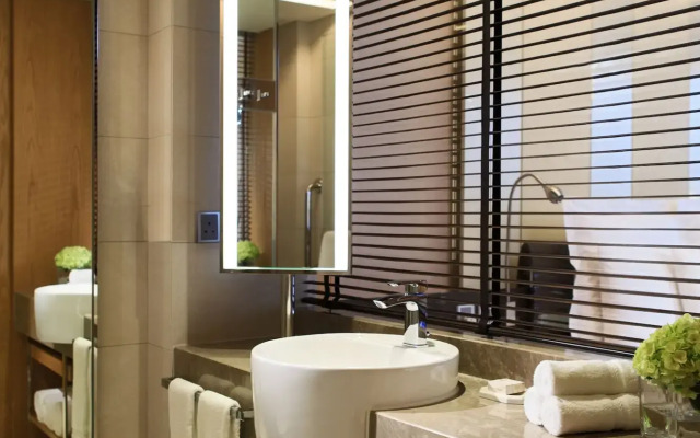 Renaissance Hong Kong Harbour View Hotel