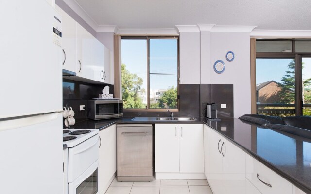 Commodore, Unit 1/9 Donald Street