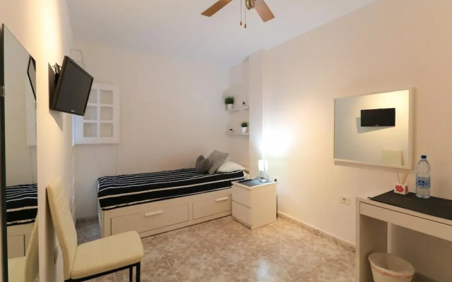 #3 Private Room Renovated Apt Habi