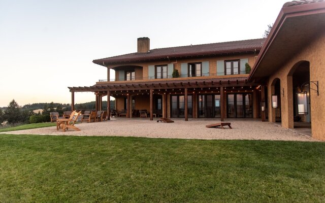 Black Walnut Inn & Vineyard