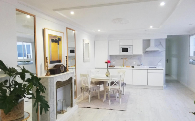 Lux City Loft in front of the Port