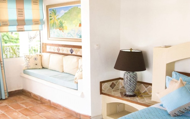 Charming Tropical Villa, Walk to the Beach! AC, Pool, Free Wifi, Concierge, Ideal for Families — фото 4