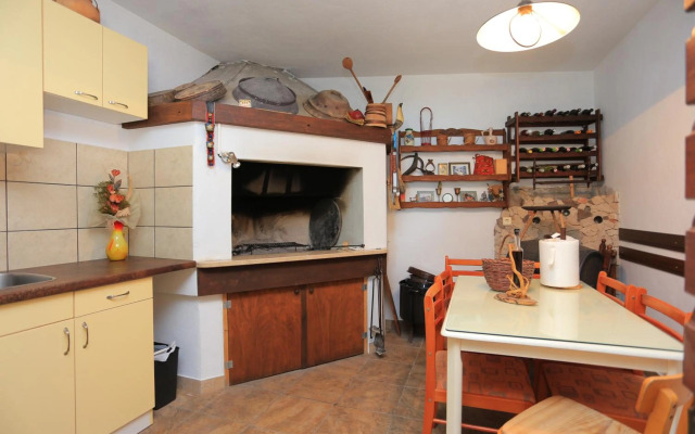 Apartments by the sea Seget Donji, Trogir - 18648