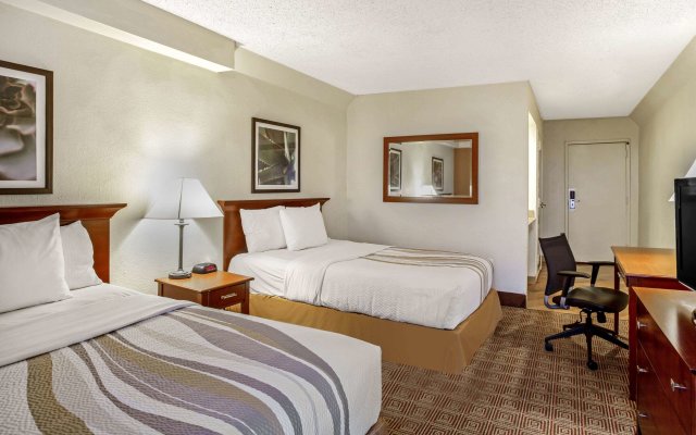 La Quinta Inn & Suites by Wyndham Stamford / New York City